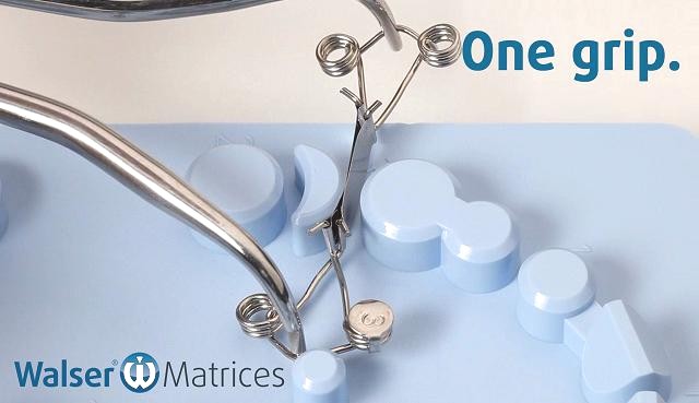 La matriz dental con forma de X se tensa y se retira de la bandeja