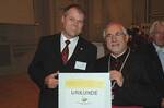 Gerhard R. Daiger erhält die Urkunde für die Teilnahme am LEA Mittelstandspreis 2007