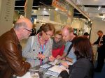 Begeisterte Zahnärzte bestellen Walser Matrizen bei der Messe in Köln