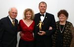 Karl, Beate, Gerhard und Anneliese Daiger mit der Auszeichnung